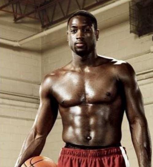 攻防一体！切特半场三分3中3轰13分5板3盖帽（攻守兼备！切特半场三分全中砍下13分5板3封盖）