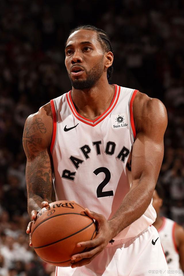 持续发力！萨林杰送长传 胡明轩助张昊上篮将分差拉开到20分以上（火力不减！萨林杰长传发动，胡明轩助张昊上篮，领先突破20分）