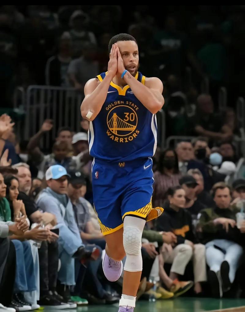 今夜时隔1个月重回伯纳乌！皇马此前六连客：2胜3平1负（阔别伯纳乌一月，皇马今夜回归：六连客2胜3平1负）