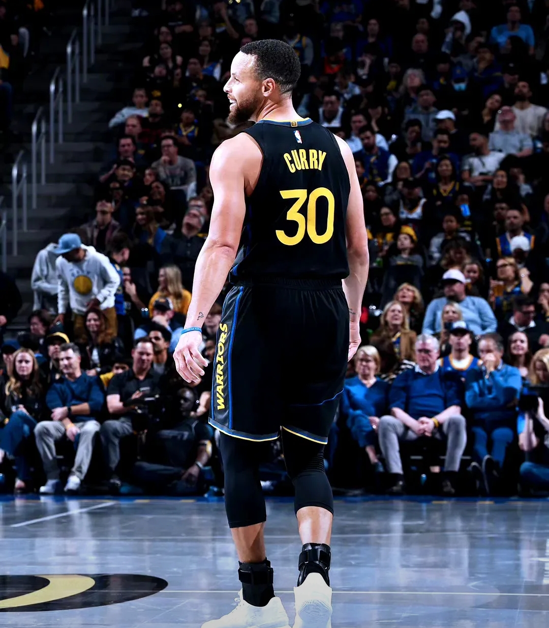 CBA：山东男篮主场不敌广东男篮（CBA：山东男篮主场负于广东男篮）