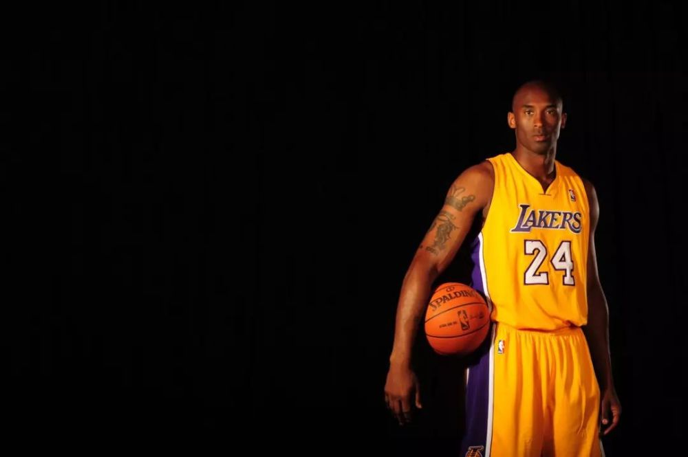 克罗斯谈皇马现状：不要总谈过去，我不需要别人说我想你（克罗斯谈皇马近况：别再谈过去，我不想听别人说＂想你）