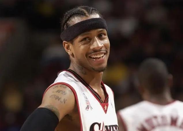 斯基拉：拜仁正与格纳布里商谈续约至2028年，含2029年选项（斯基拉：拜仁与格纳布里就续约进行谈判，合同至2028且含2029年选项）