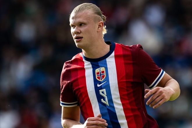 帕潘夸赞吉鲁：他不仅能进球还能防守，甚至还能客串门将