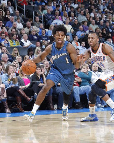 库蒂尼奥为小儿子庆祝生日，一家人身穿他效力过球队的球衣（库蒂尼奥为幼子庆生，全家身穿他曾效力球队球衣）